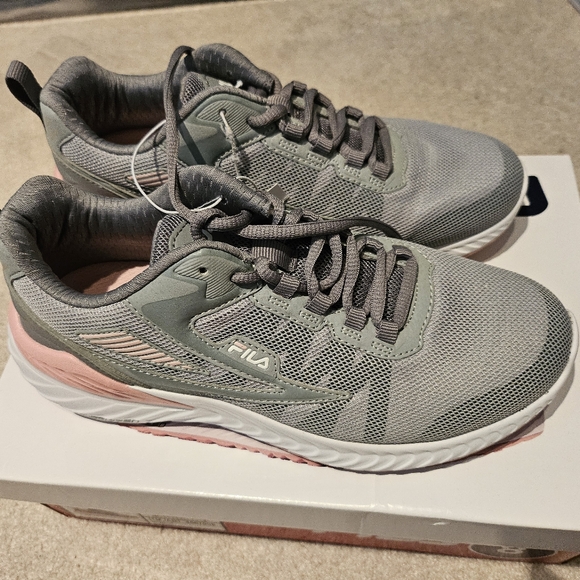 Brand New - FILA Pink/Grey Trazoros Energized 2 Sneakers size 8 - Picture 4 of 4